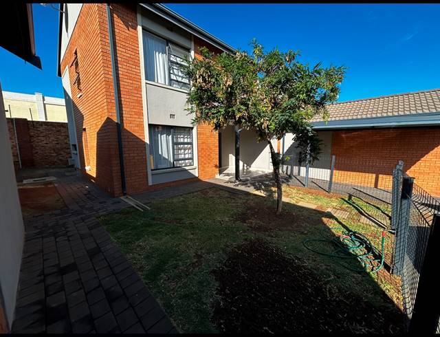 3 BEDROOM TOWNHOUSE TO LET IN MONTANA